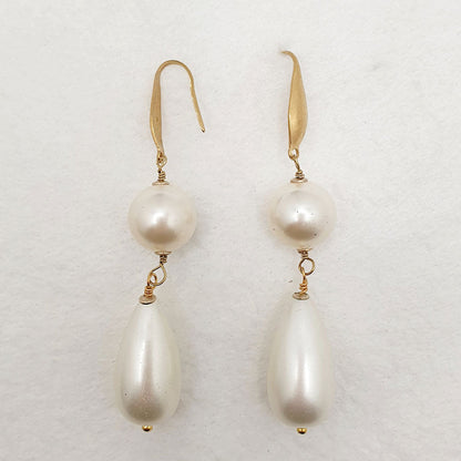 Boucles d'oreilles Coco - Collection CHARLOTTE - Atelier 9viescom9 - Boucles d'oreilles upcyclées - Perles blanc nacré et métal doré